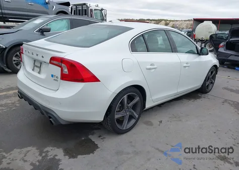 2015 Volvo S60 T6 R-Design Platinum из США, поврежденный, VIN YV1902TH2F1307333